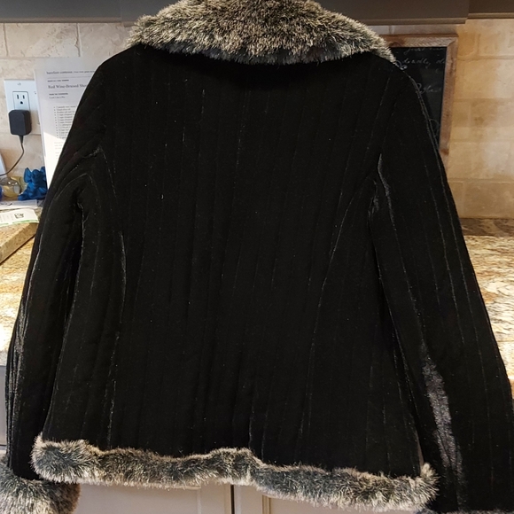 Cropped Faux Fur jacket - Picture 3 of 5